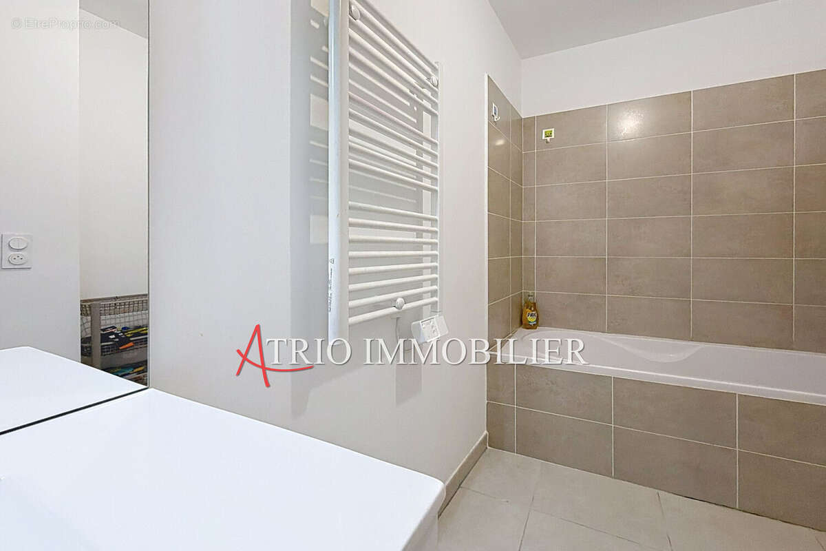 Appartement à SAINT-LAURENT-DU-VAR