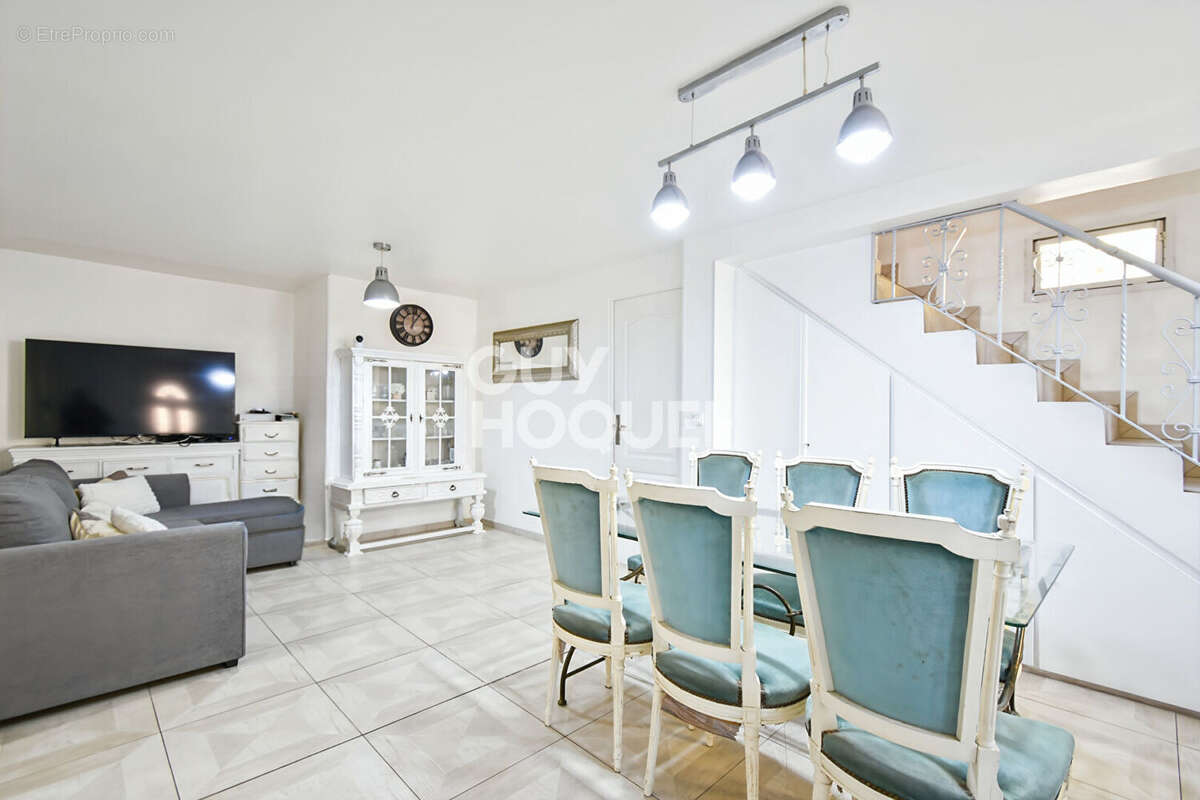 A vendre Fontenay-sous-Bois ? Maison familiale surélevée avec terrasse et garage - photo 2