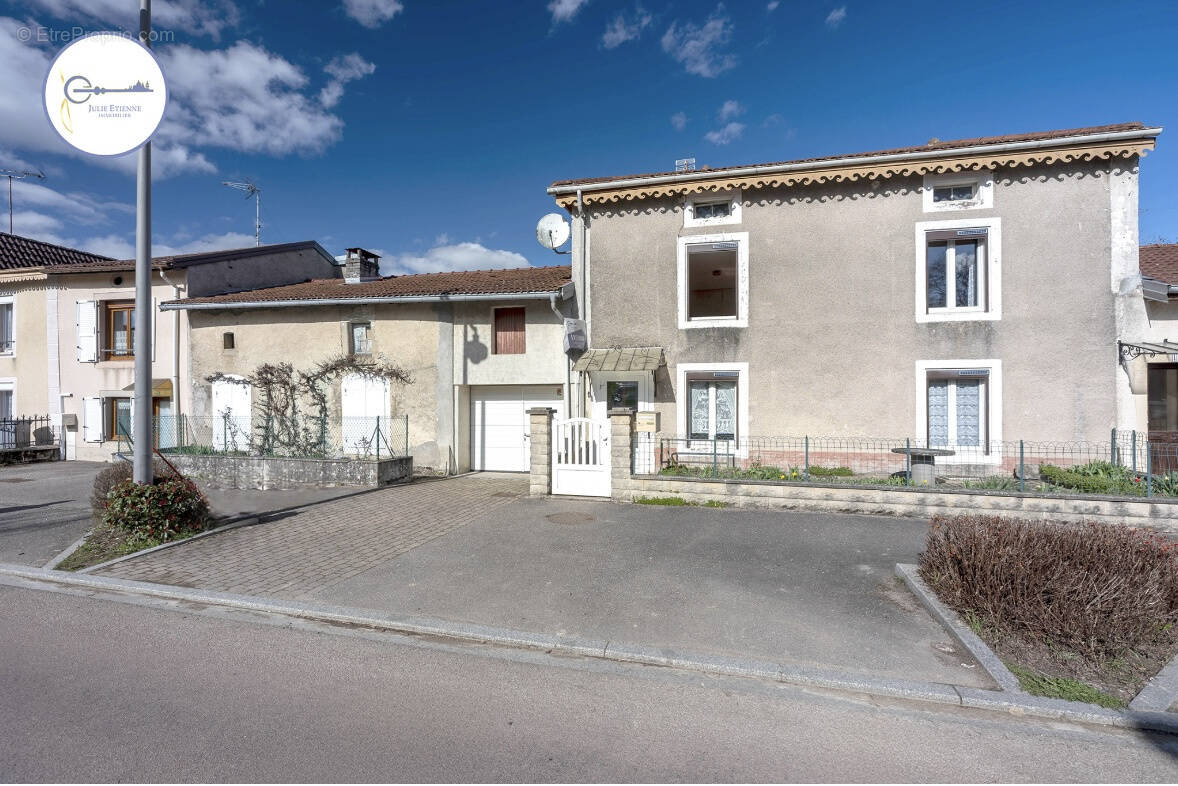 Maison à DOMPAIRE