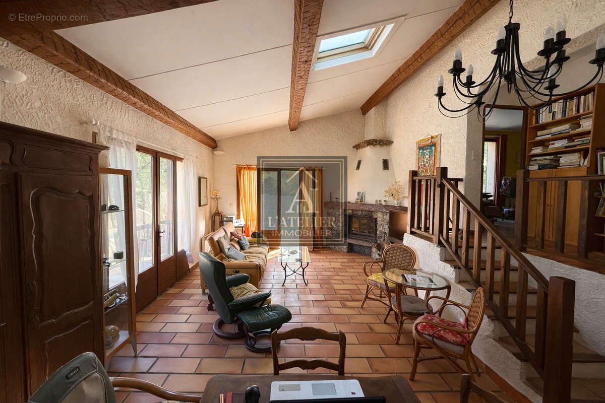 Maison de caractère avec dépendance, sous-sol et piscine au calme absolu sur 3000 m2 - photo 4