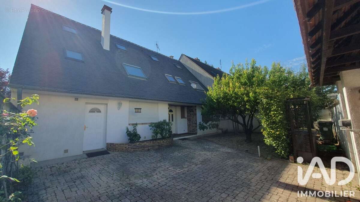 Maison 188 m² à Villeneuve-Le-Roi  - photo 8