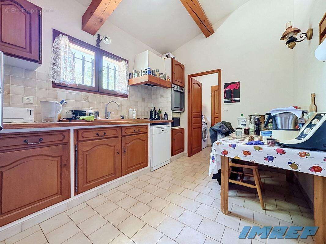 Maison 100 m² à Saint-Maximin-La-Sainte-Baume  - photo 7