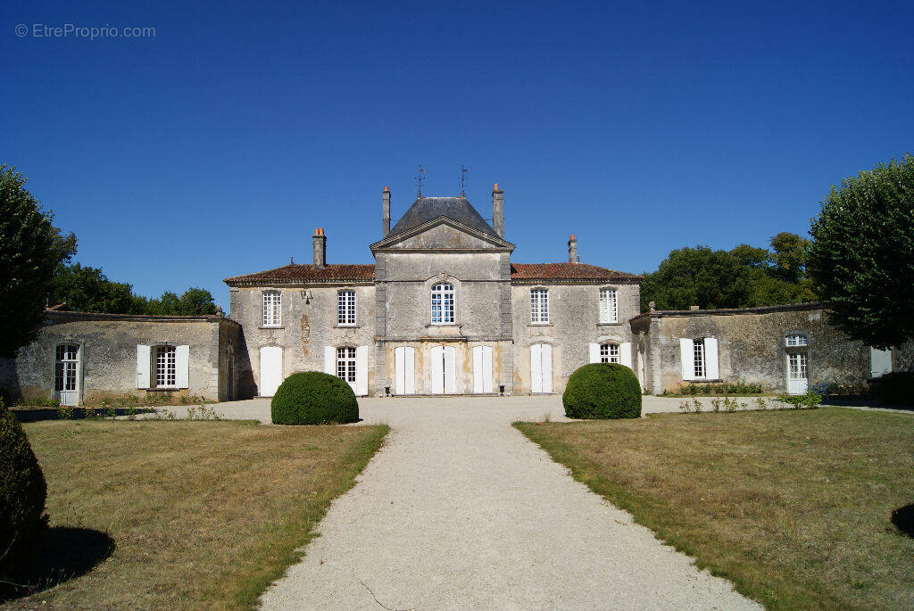 Maison à SAINT-JEAN-D'ANGELY