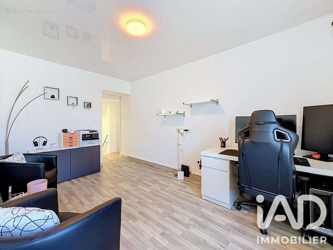 Photo 9