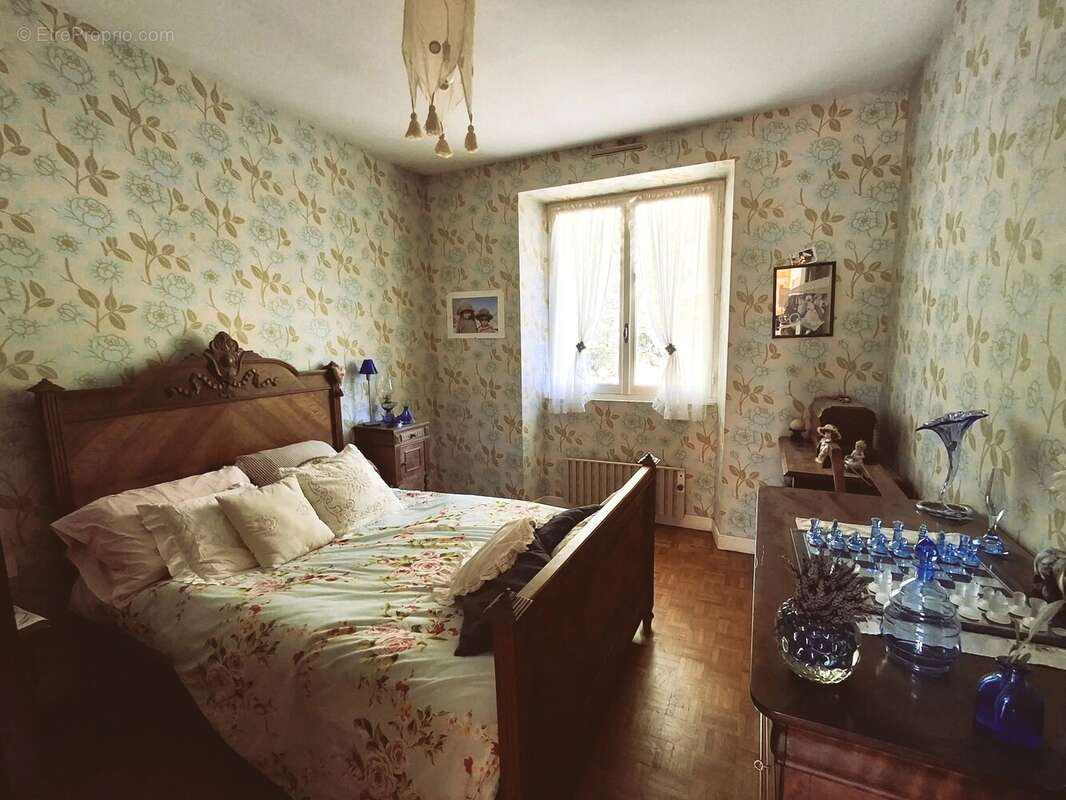Grande maison familiale avec 2 hectares de terrain, dépendances et vue imprenable sur la campagne - photo 9