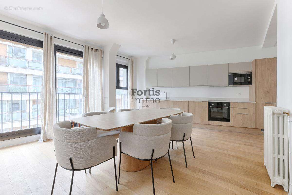 Appartement à PARIS-16E