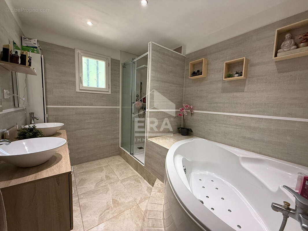 Maison à SAINT-MAXIMIN-LA-SAINTE-BAUME