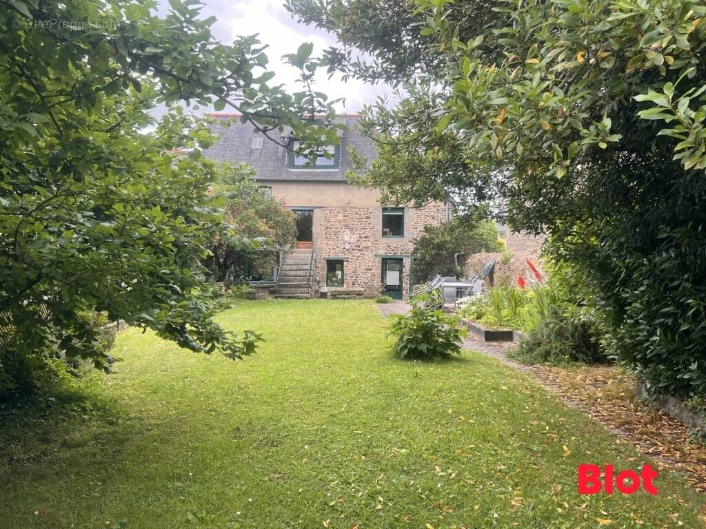 Maison à FOUGERES