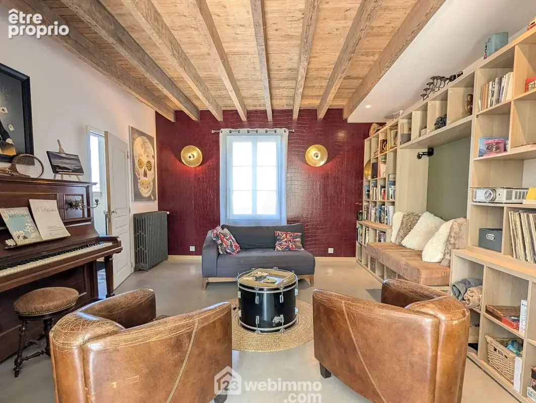 ...et le salon, très cosy...