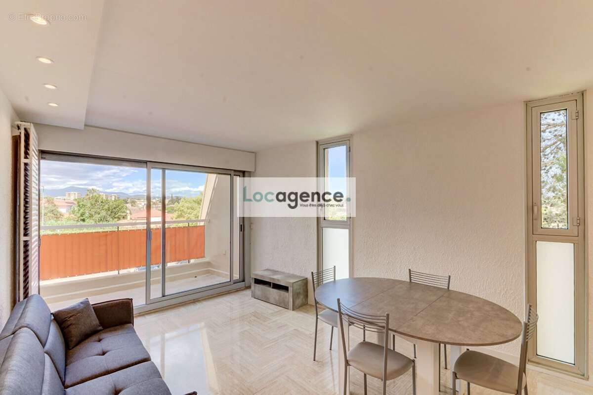 Appartement à MANDELIEU-LA-NAPOULE