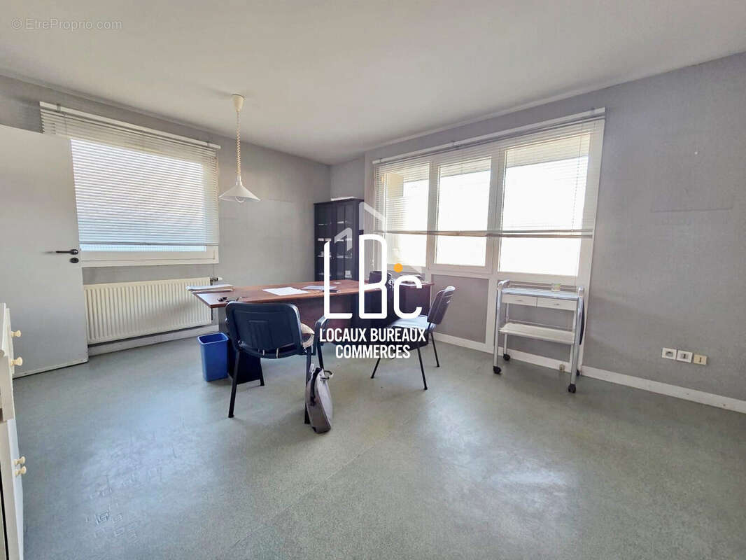 Commerce à LA CHEVROLIERE