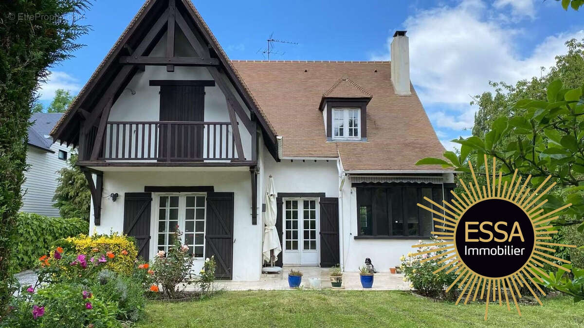 Maison à SAINT-NOM-LA-BRETECHE