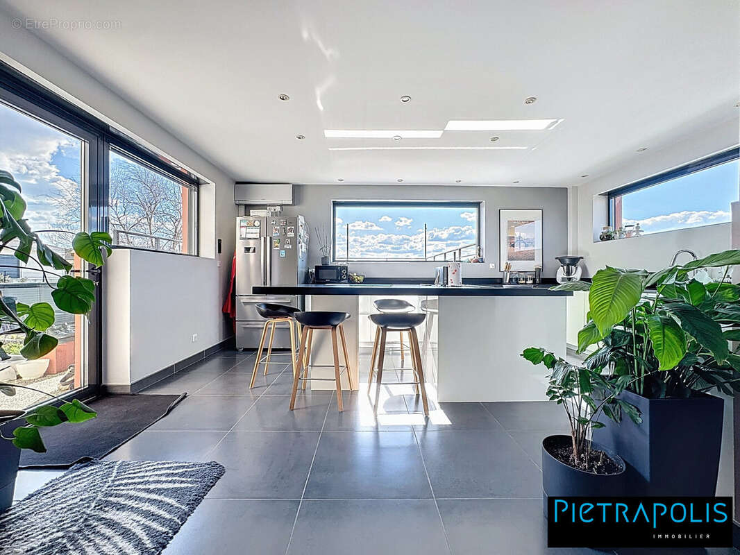 Maison à SAINT-GENIS-LAVAL