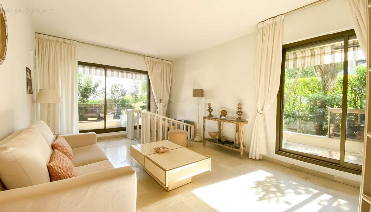 Appartement à LE CANNET