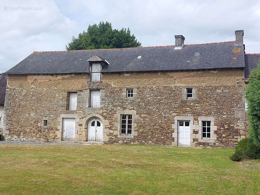 Maison à SAINT-THUAL