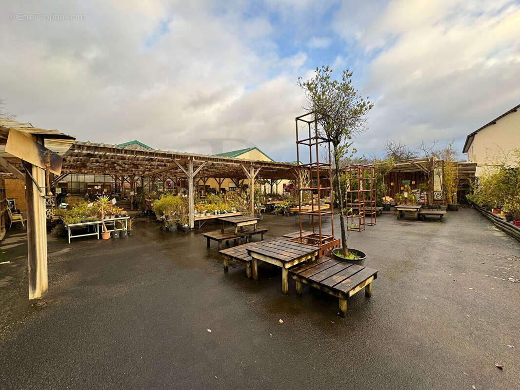 Commerce à LA LANDE-PATRY