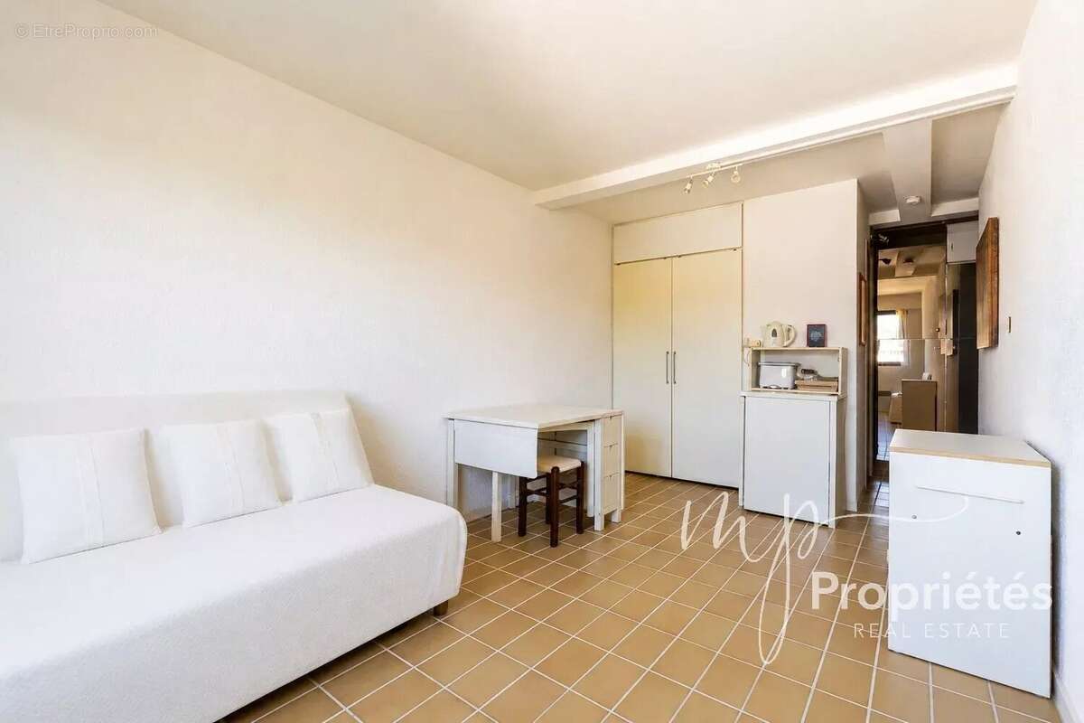 À vendre – Bormes-les-Mimosas / La Favière : charmant studio à 7 minutes à pied de la plage - photo 5