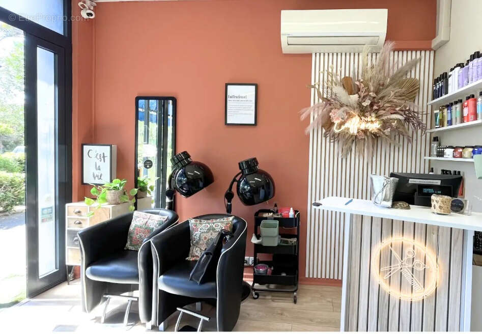 Fonds de commerce salon de coiffure 40 m2 emplacement n°1 a deux pas du centre ville et dans un quartier residentiel a hyeres - photo 6