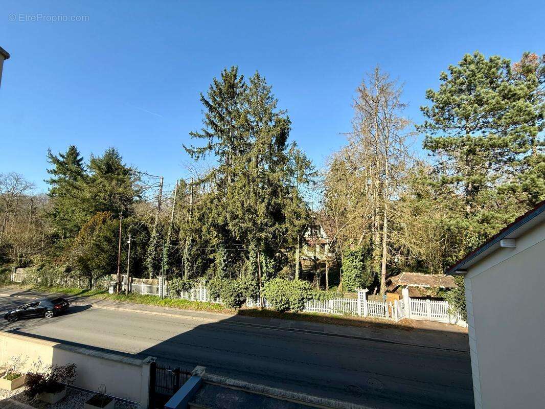 Appartement à LAMORLAYE