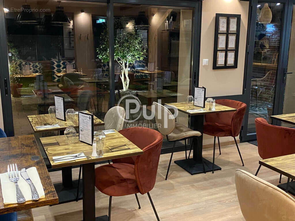 Commerce à FRESNES-LES-MONTAUBAN