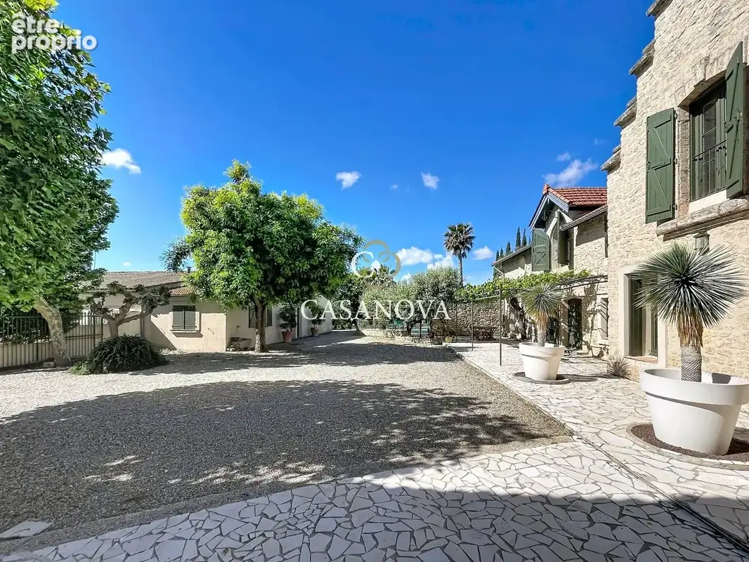 Aux portes de Pézenas, superbe propriété de caractère avec demeure principale, chambres d'hôtes, gîtes, piscine et ancienne cave - photo 10