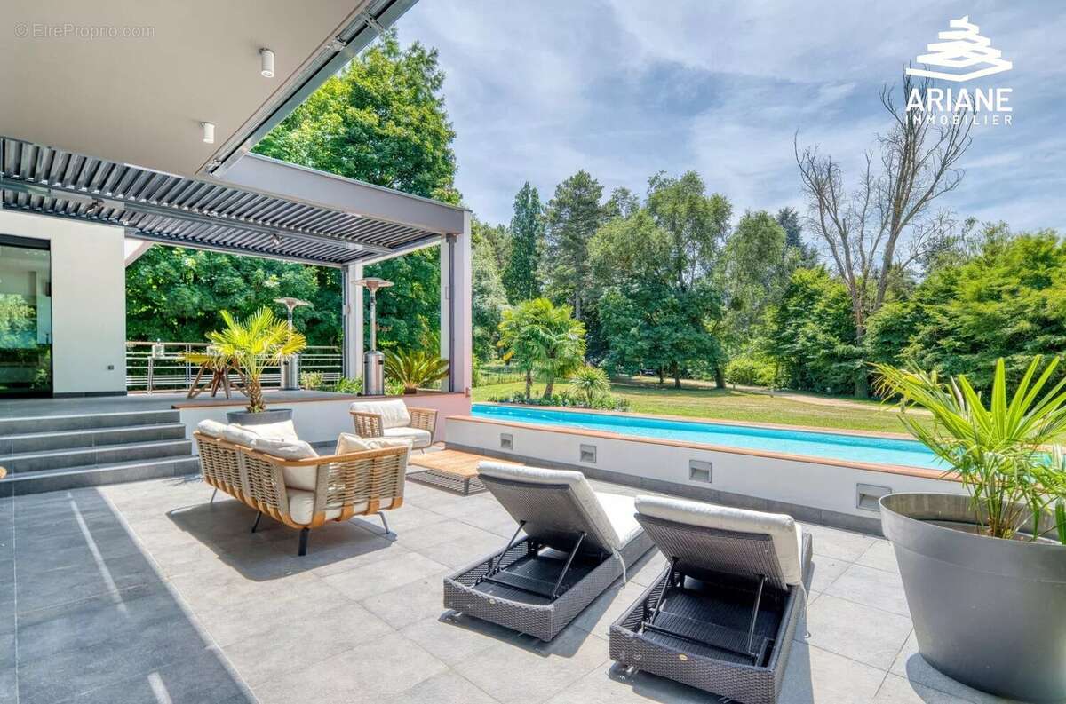 Maison à SAINT-GENIS-LAVAL