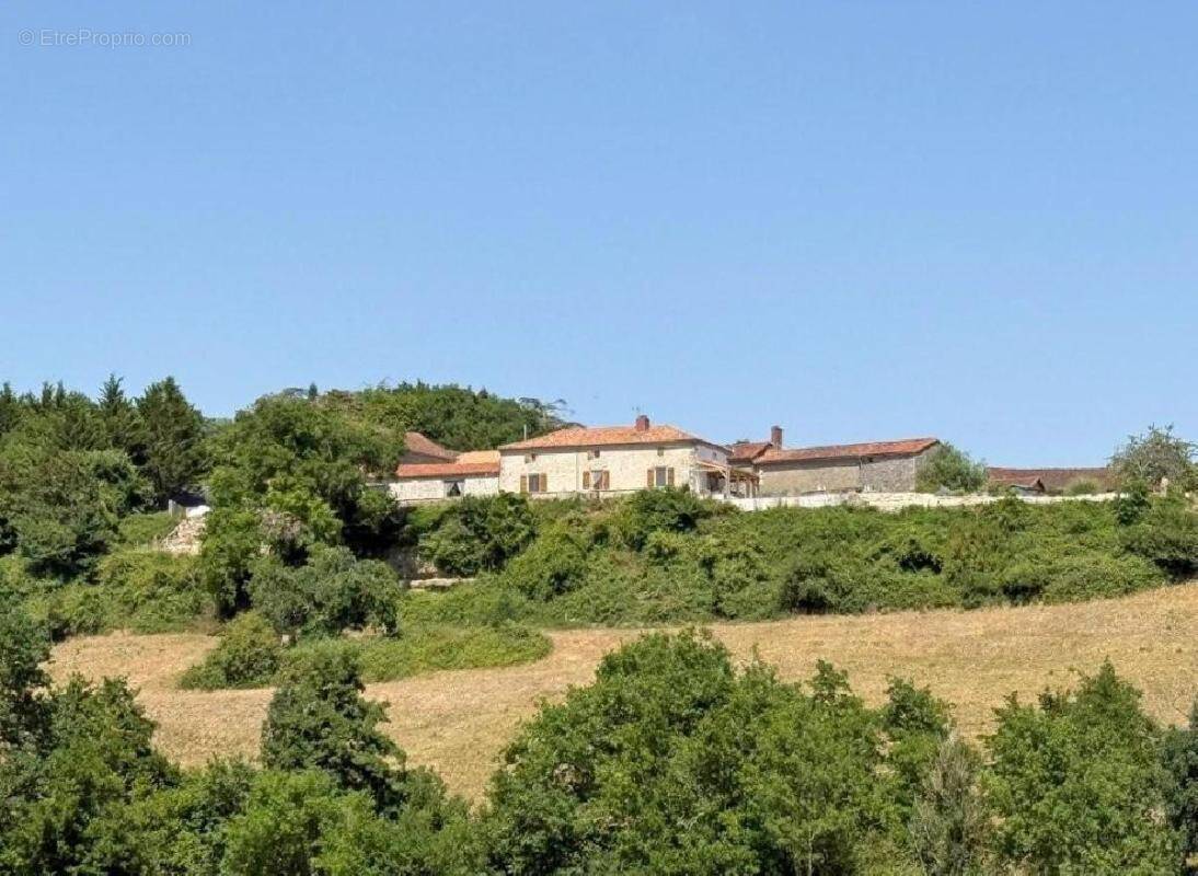 Maison à CHARROUX