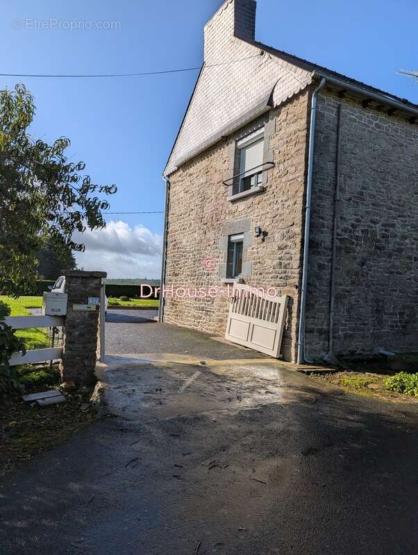 Maison à SAINT-VRAN