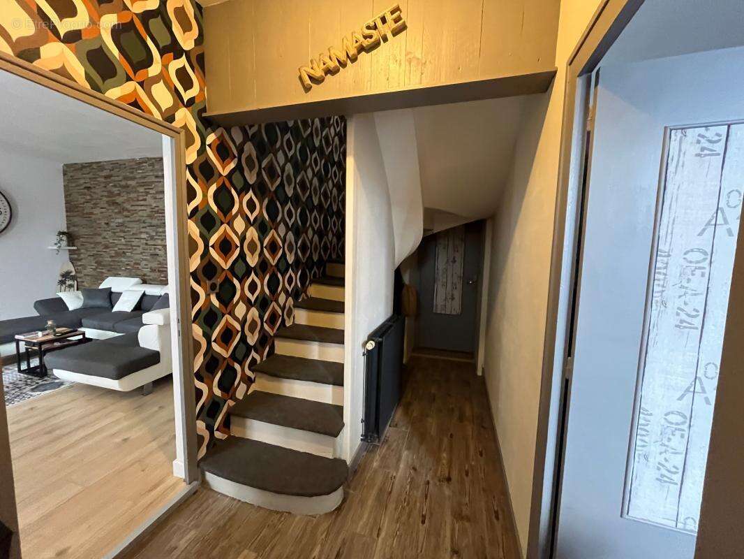 Lucon quartier marche couvert et piscine maison de caractere bourree de charme avec annexes et patio - photo 15