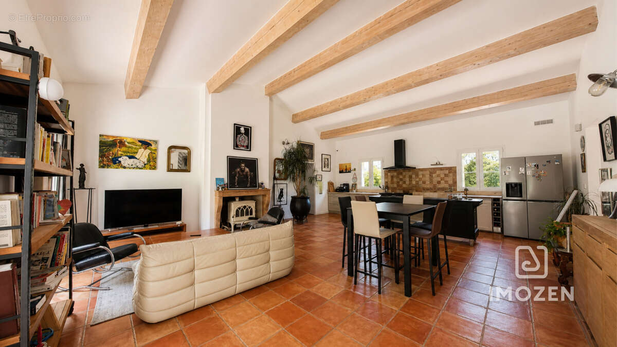 Propriété de caractère avec dépendances, piscine et terrain de 5 809 m2 - photo 8