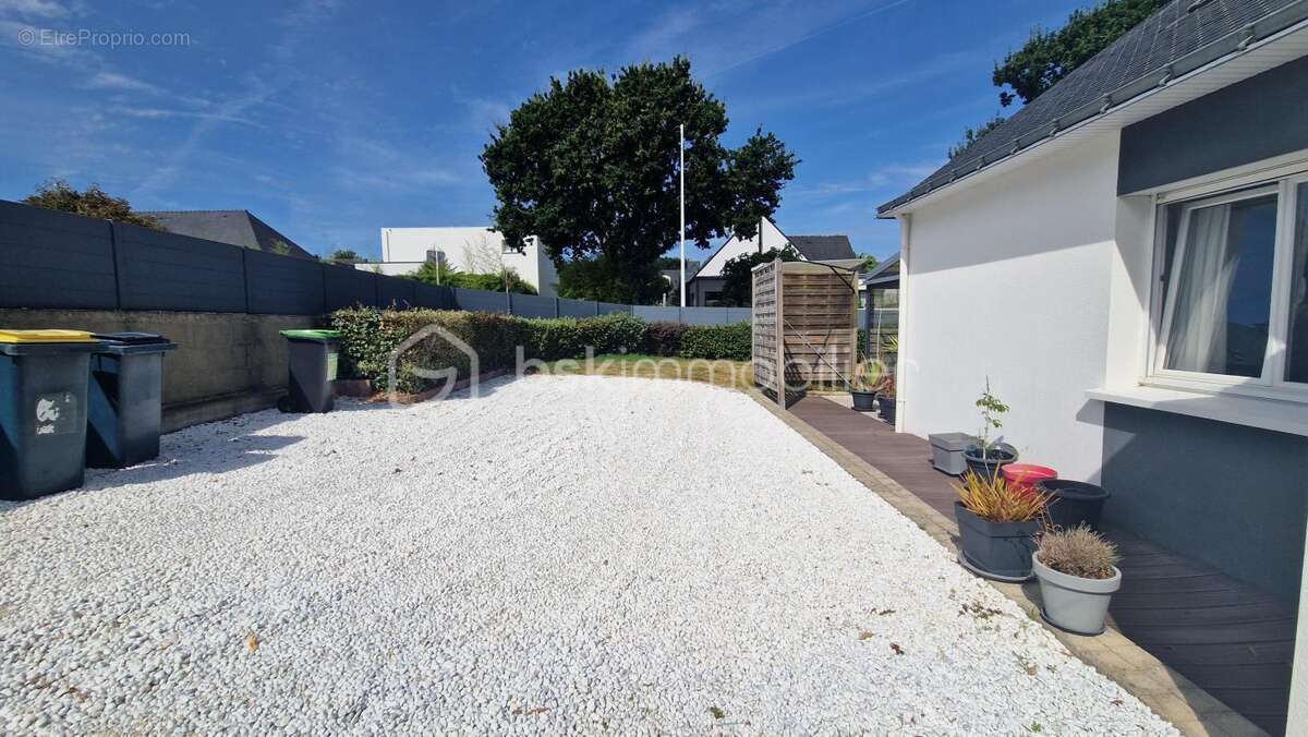 LARMOR PLAGE (56620) – Maison familiale de 152 m², 2 chambres + 2 suites parentales, une véranda, jacuzzi , deux garages - photo 3