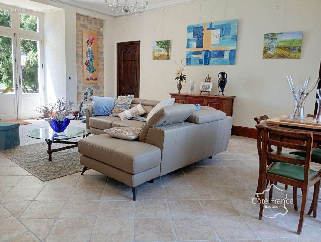 Château du XVIIe siècle avec maison d'amis, salle d'armes, t - photo 12