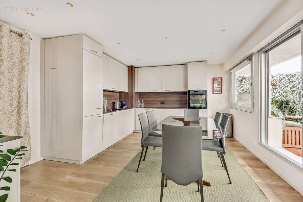 Appartement à NEUILLY-SUR-SEINE