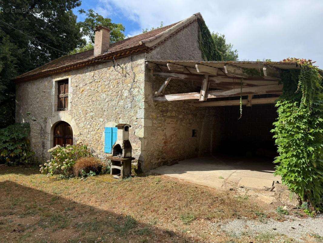 Un petit joyau d'authenticité au cœur d'un village tranquille pour passer de bons moments en famille ou entre amis - photo 2