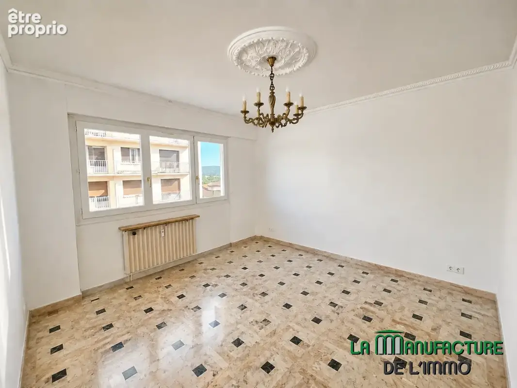 Appartement de caractere type F3 de 65,91 m2 carrez avec balcon, garage et cave / prox. centre-ville / ideal p - photo 2