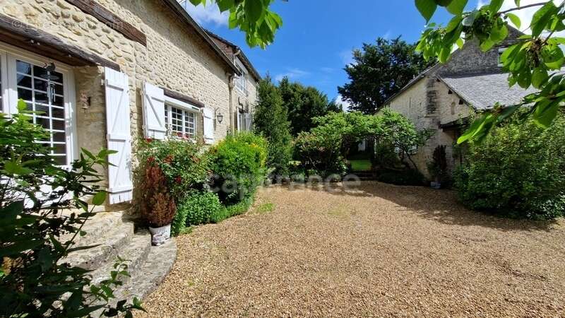 Dpt Essonne (91), à vendre proche de Méréville propriété 8 pièces avec maisonnette, jardin clos, cave et garage - photo 2
