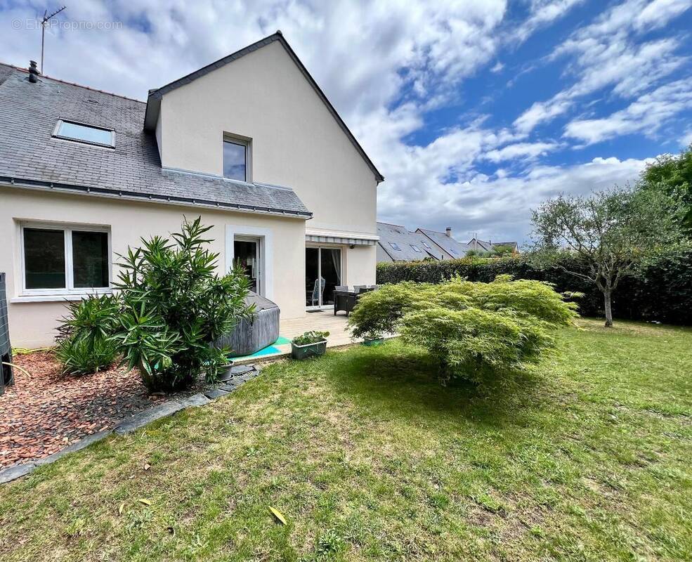   - Maison à LES PONTS-DE-CE