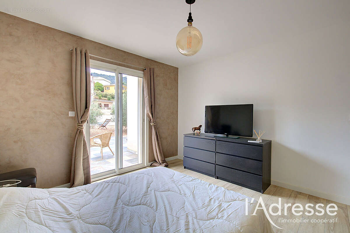 VESCOVATO  Propriété de  1683 m²  2 villas avec piscine. - photo 12