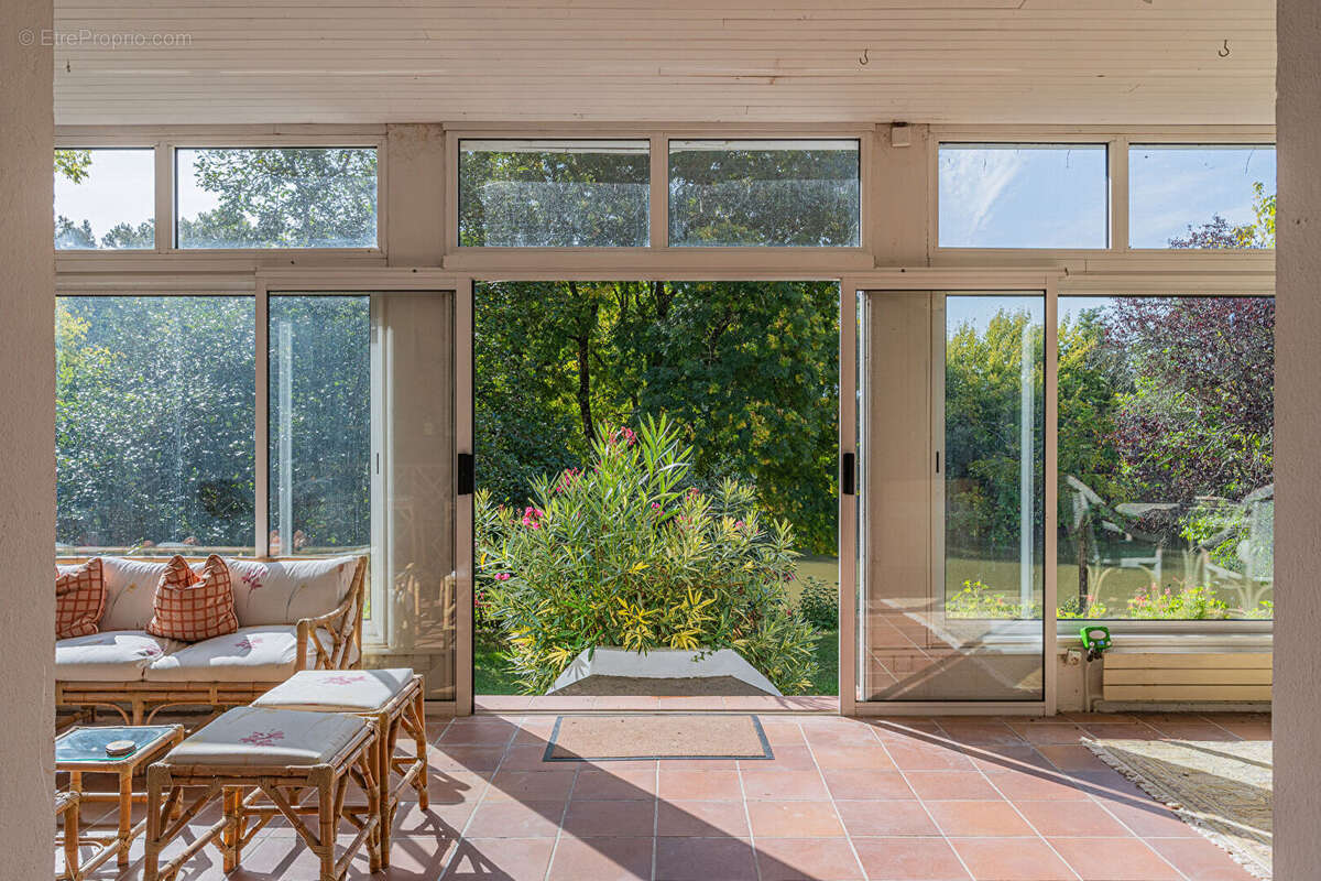 Maison de style basque alliant charme et élégance - photo 7