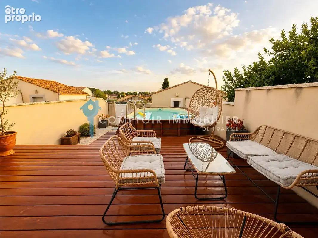 En exclusivité Villa de 2013, 95 m2 sur 164 m2 de terrain , piscine, 3 chambres vue dégagée proche collège - photo 1