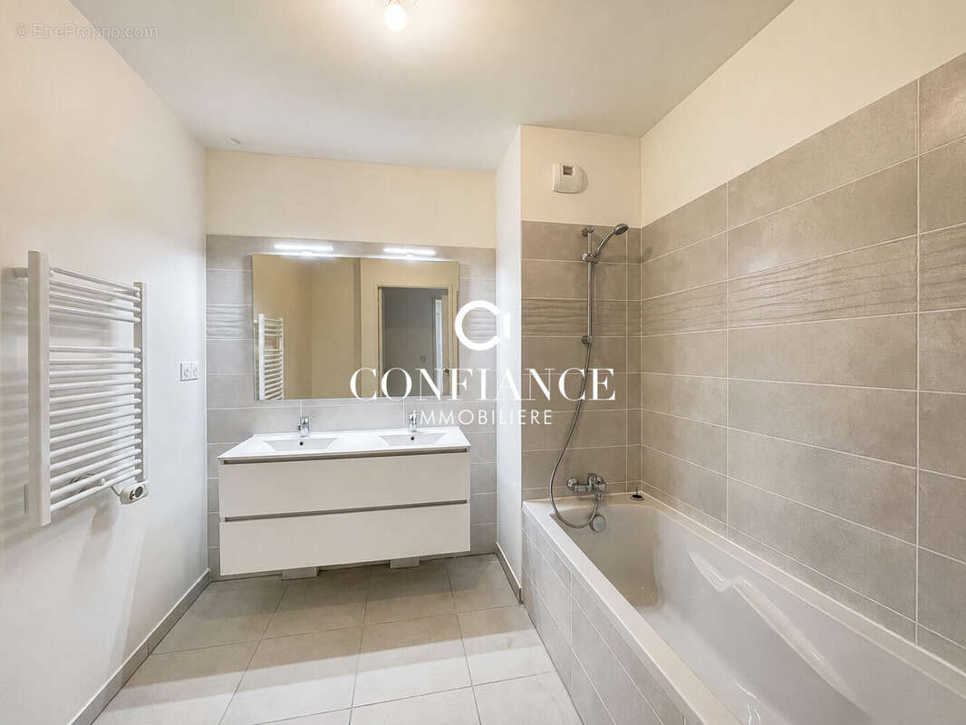 Appartement à GILETTE
