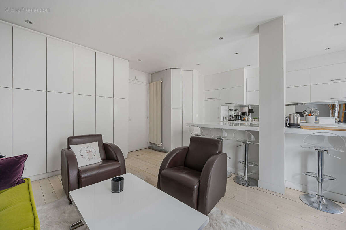 Appartement à PARIS-14E