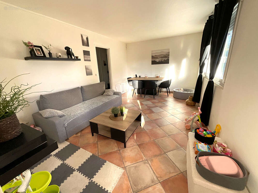 Appartement à MAURECOURT