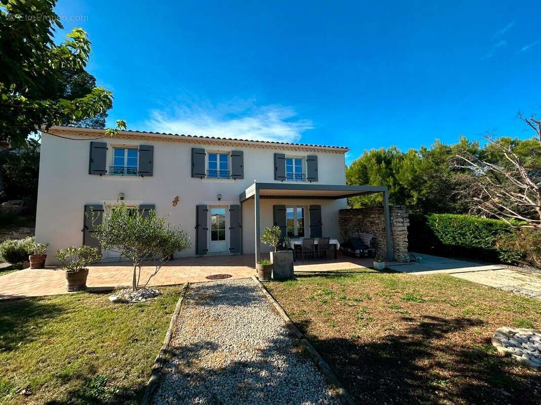 Maison à CHATEAUNEUF-DE-GADAGNE