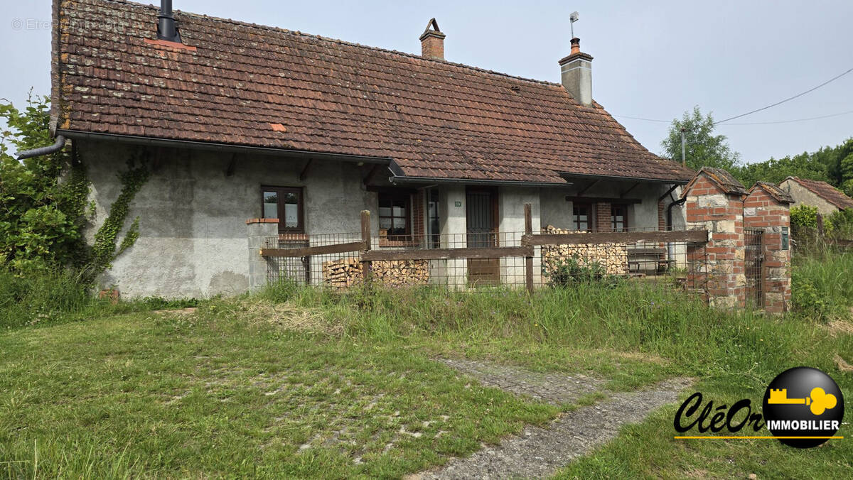 Maison à CHARETTE-VARENNES