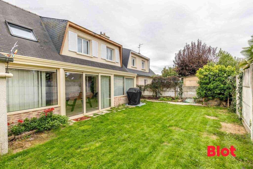 Maison à THORIGNE-FOUILLARD