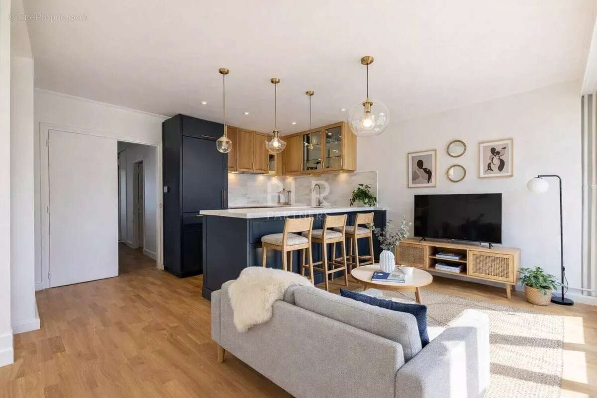 Appartement à COURBEVOIE