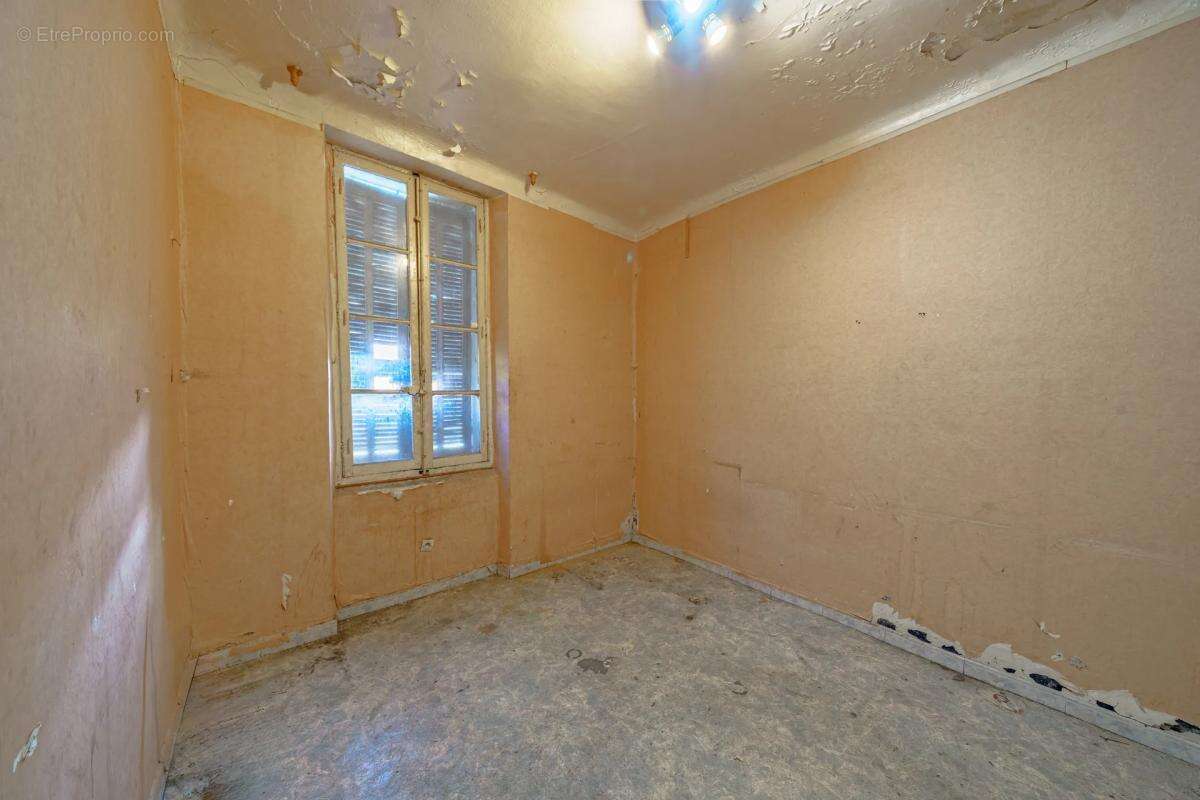 Appartement à MARSEILLE-3E