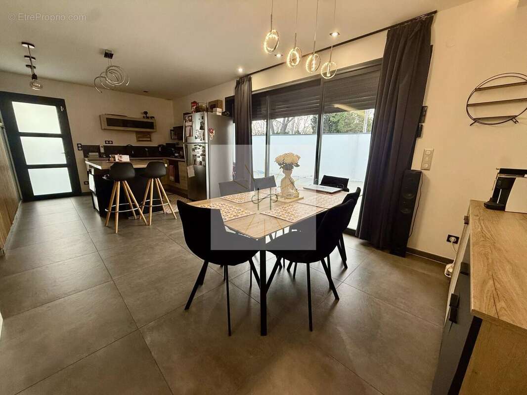 Maison à MONTELIMAR