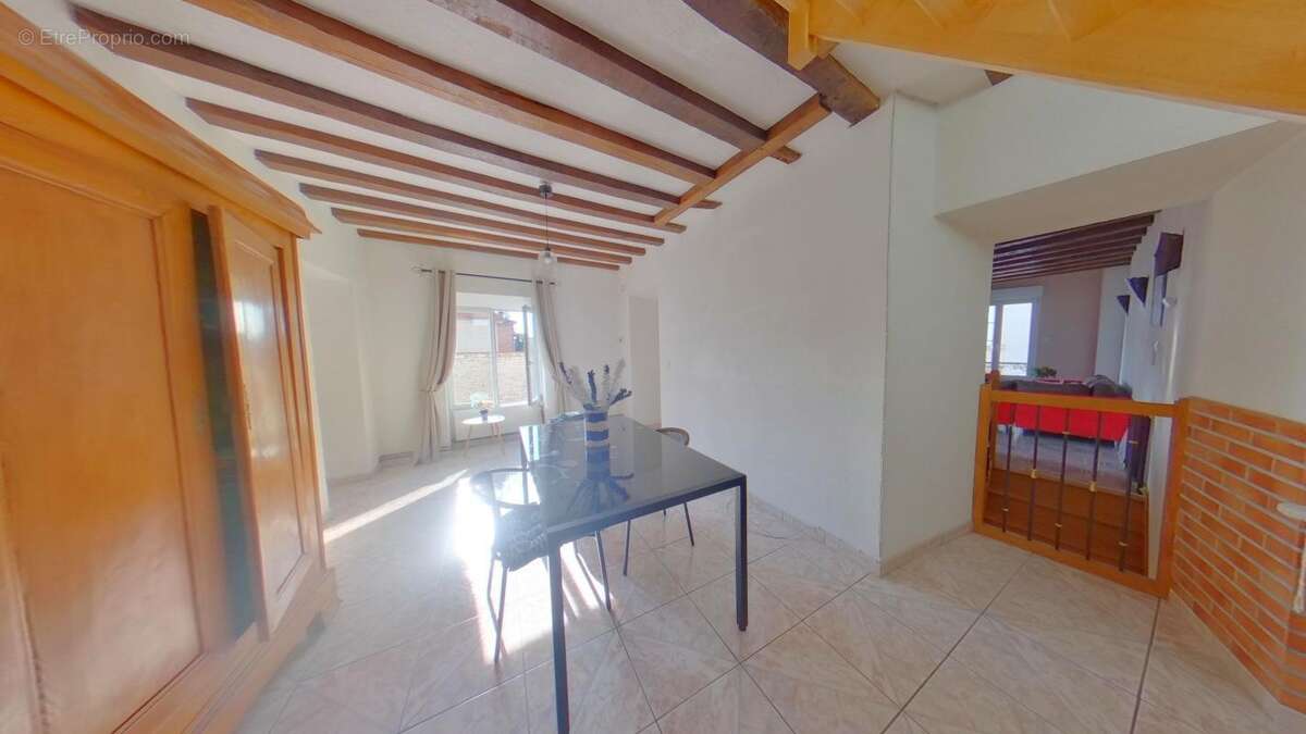 Appartement à AY